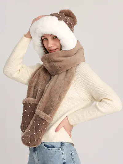 Капор коричневый с декором жемчугом